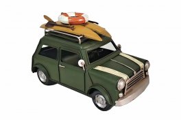 bil med surfingbräda