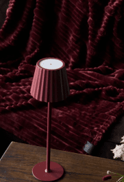 sagaform liv uppladdnindgbar lampa vinröd