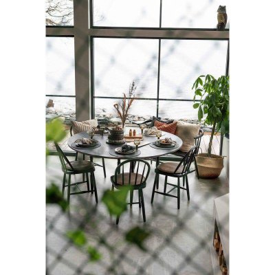 tablett rund svart dukning