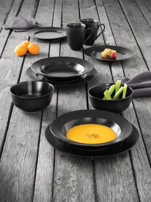 Groovy Mattallrik 27 cm svart stengods