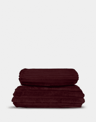 sagaform estella fleecepläd burgundy vinröd